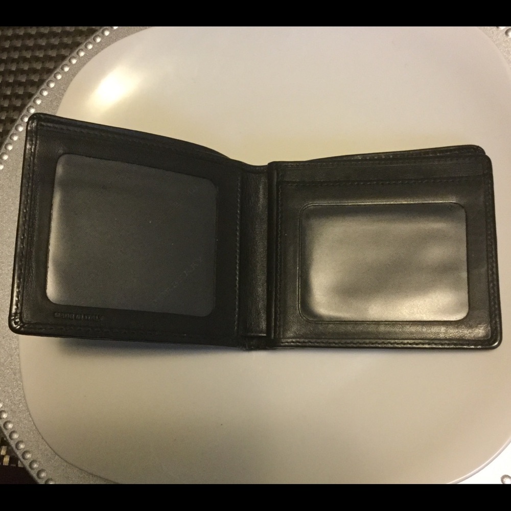 ❌ SOLD ❌ Burberry Bi Fold Wallet - Picture 4 of 8